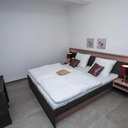 Jacky In For 8 People With Private Pool Just 900 Meters From Sea Porec