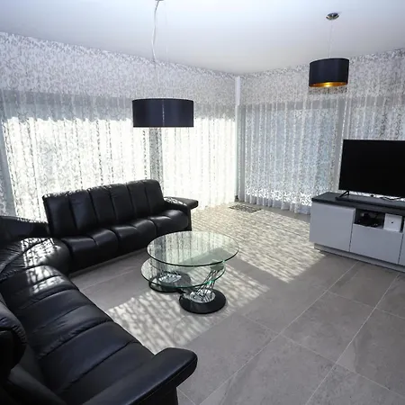 Jacky In For 8 People With Private Pool Just 900 Meters From Sea Вилла Пореч