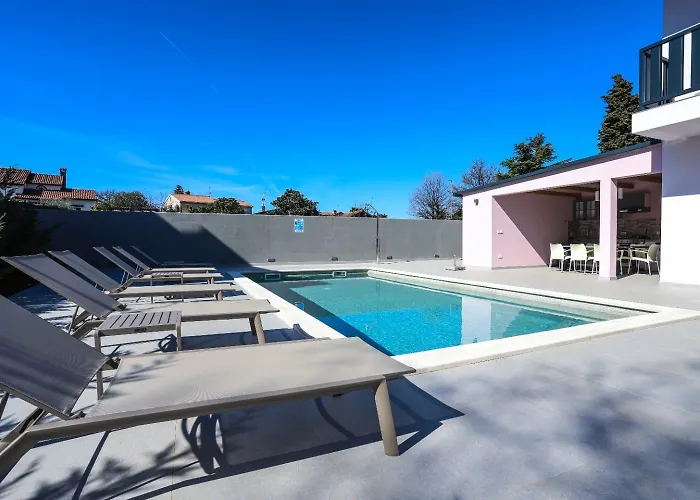 Jacky In For 8 People With Private Pool Just 900 Meters From Sea Вилла Пореч