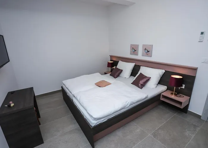 Jacky In For 8 People With Private Pool Just 900 Meters From Sea Пореч