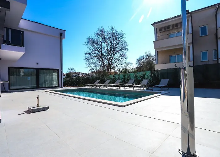 Jacky In For 8 People With Private Pool Just 900 Meters From Sea Вилла *