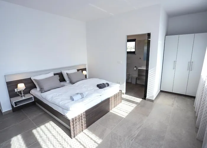 Jacky In For 8 People With Private Pool Just 900 Meters From Sea * Пореч