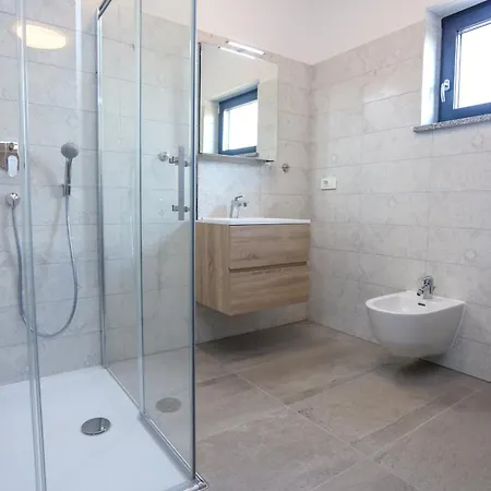 Jacky In For 8 People With Private Pool Just 900 Meters From Sea Villa Poreč