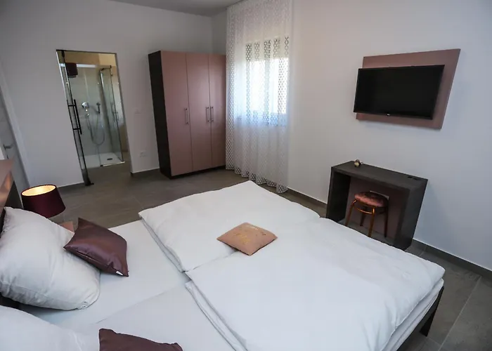 Jacky In For 8 People With Private Pool Just 900 Meters From Sea * 波雷奇