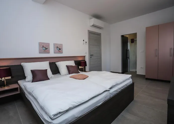 Jacky In For 8 People With Private Pool Just 900 Meters From Sea *