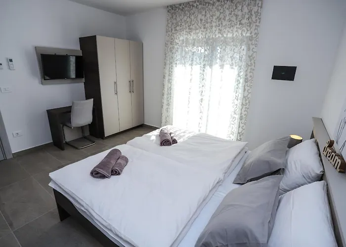 Jacky In For 8 People With Private Pool Just 900 Meters From Sea Villa *