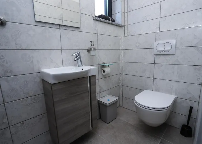 Jacky In For 8 People With Private Pool Just 900 Meters From Sea