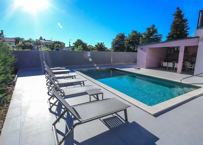 Jacky In For 8 People With Private Pool Just 900 Meters From Sea * Пореч