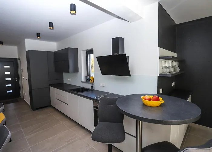 Jacky In For 8 People With Private Pool Just 900 Meters From Sea Вілла