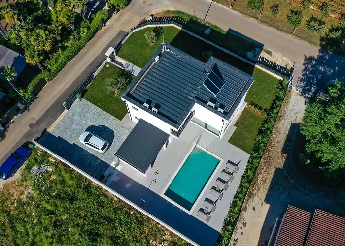 Вілла Jacky In For 8 People With Private Pool Just 900 Meters From Sea