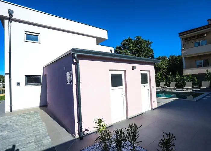 Вілла Jacky In For 8 People With Private Pool Just 900 Meters From Sea Пореч