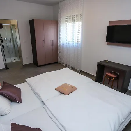 Jacky In For 8 People With Private Pool Just 900 Meters From Sea * Porec