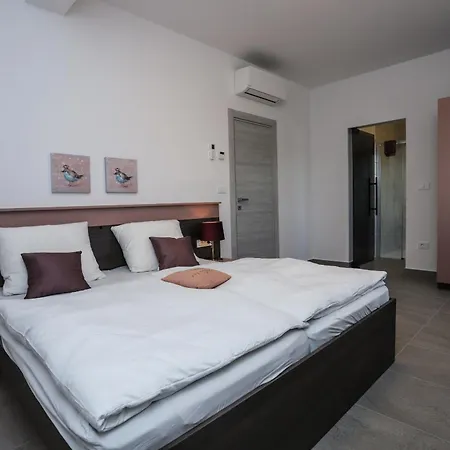 Jacky In For 8 People With Private Pool Just 900 Meters From Sea *