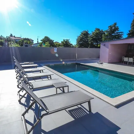 Jacky In For 8 People With Private Pool Just 900 Meters From Sea * Porec