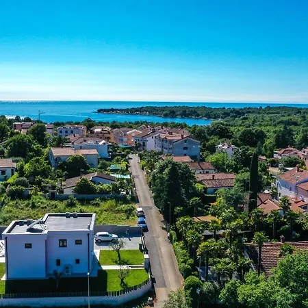 Jacky In For 8 People With Private Pool Just 900 Meters From Sea Villa *