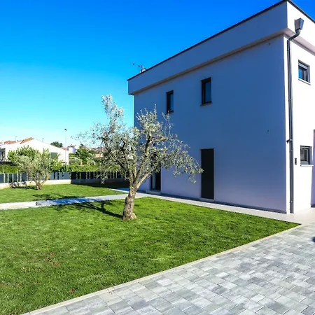 Villa Jacky In For 8 People With Private Pool Just 900 Meters From Sea