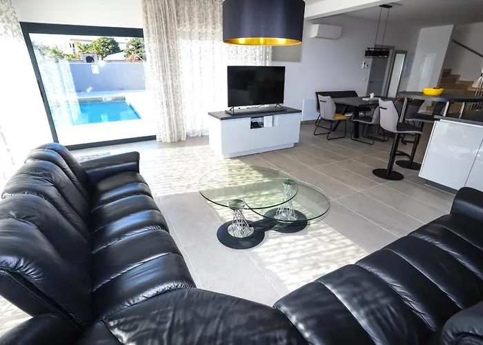 Villa Jacky In For 8 People With Private Pool Just 900 Meters From Sea Poreč